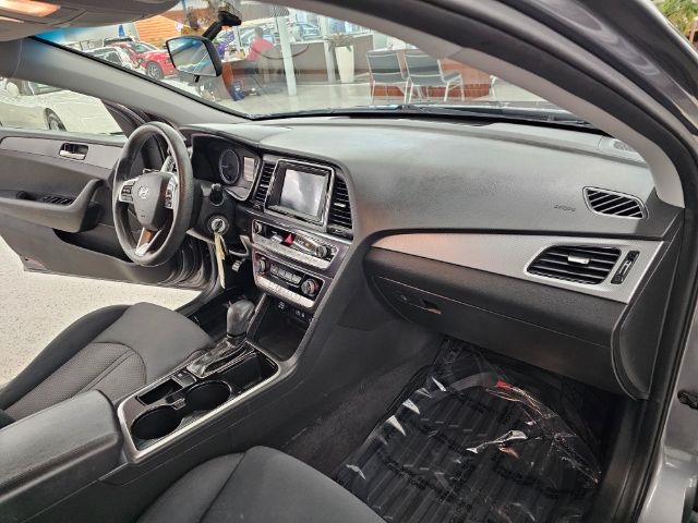 Hyundai Sonata SE 2.4L 2018