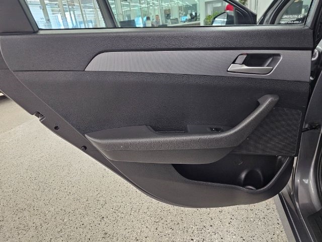 Hyundai Sonata SE 2.4L 2018