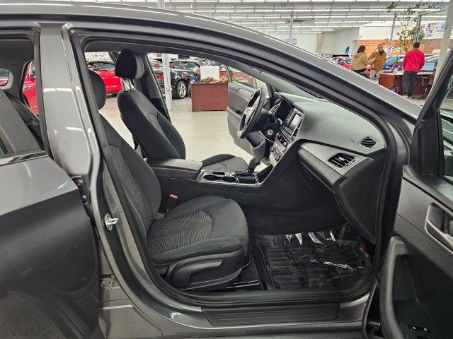 Hyundai Sonata SE 2.4L 2018