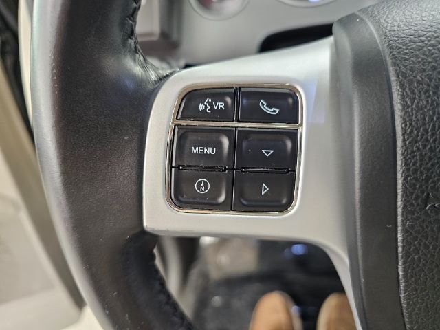 Volkswagen Routan 4dr Wgn SE w/RSE & Navigation 2013