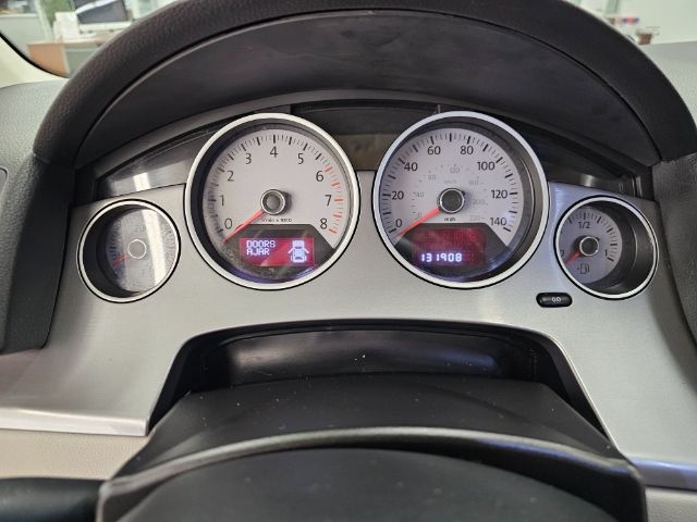 Volkswagen Routan 4dr Wgn SE w/RSE & Navigation 2013