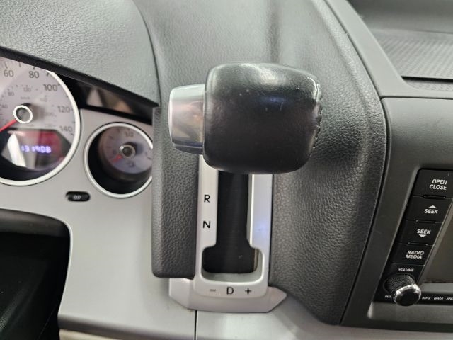 Volkswagen Routan 4dr Wgn SE w/RSE & Navigation 2013