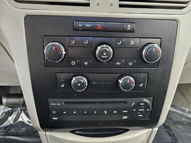 Volkswagen Routan 4dr Wgn SE w/RSE & Navigation 2013