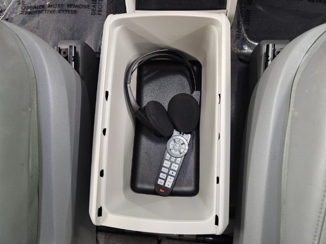 Volkswagen Routan 4dr Wgn SE w/RSE & Navigation 2013