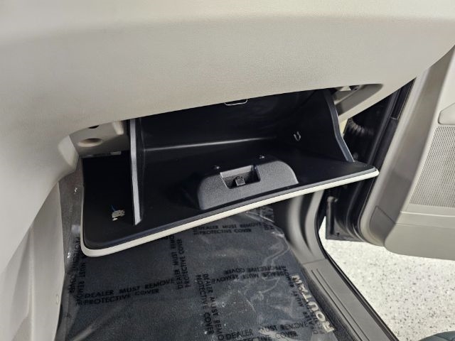 Volkswagen Routan 4dr Wgn SE w/RSE & Navigation 2013