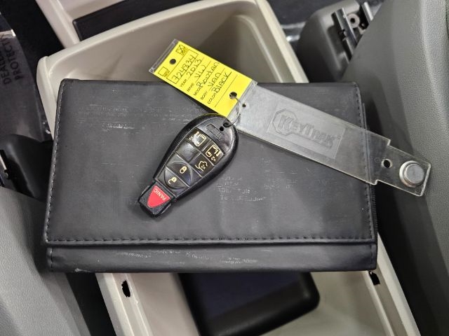 Volkswagen Routan 4dr Wgn SE w/RSE & Navigation 2013