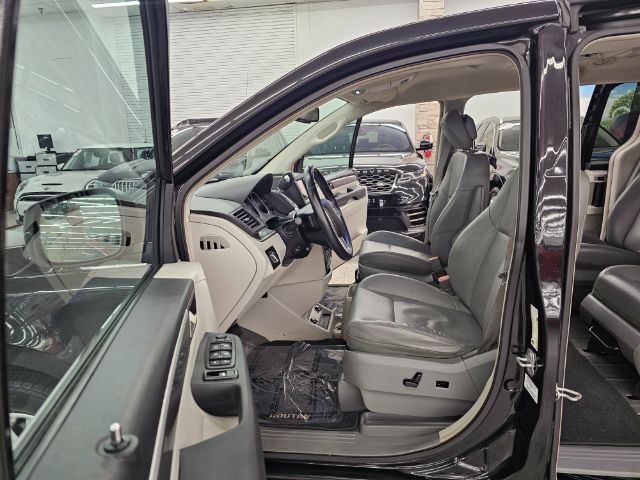 Volkswagen Routan 4dr Wgn SE w/RSE & Navigation 2013