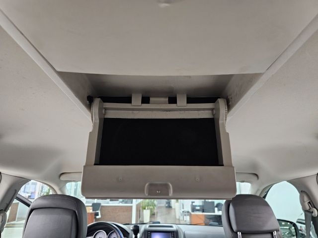 Volkswagen Routan 4dr Wgn SE w/RSE & Navigation 2013