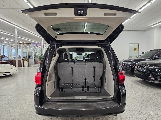 Volkswagen Routan 4dr Wgn SE w/RSE & Navigation 2013