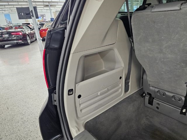 Volkswagen Routan 4dr Wgn SE w/RSE & Navigation 2013