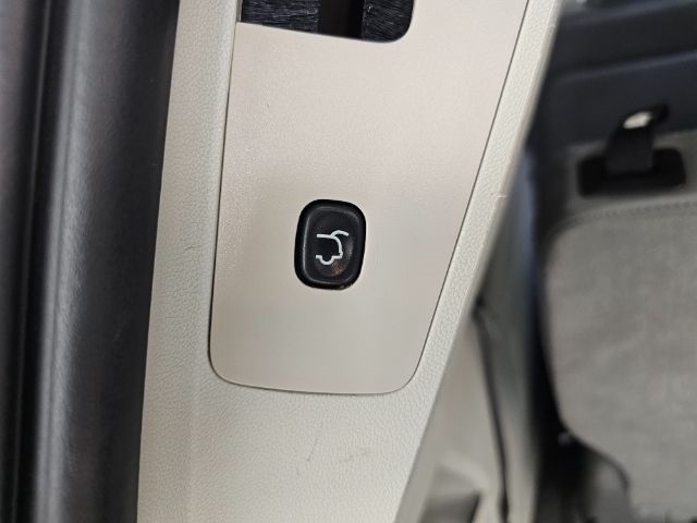 Volkswagen Routan 4dr Wgn SE w/RSE & Navigation 2013