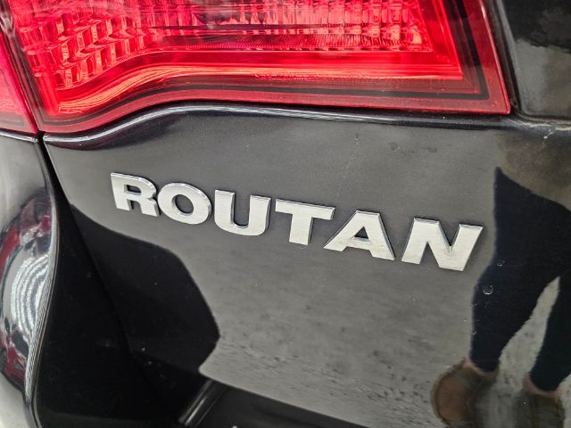 Volkswagen Routan 4dr Wgn SE w/RSE & Navigation 2013