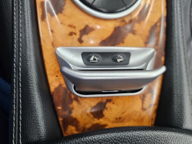 Mercedes-Benz SL-Class 2dr Roadster SL 550 2011