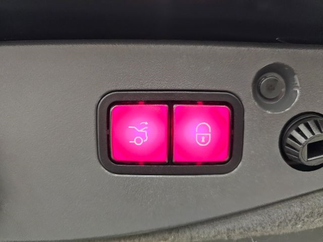 Mercedes-Benz SL-Class 2dr Roadster SL 550 2011