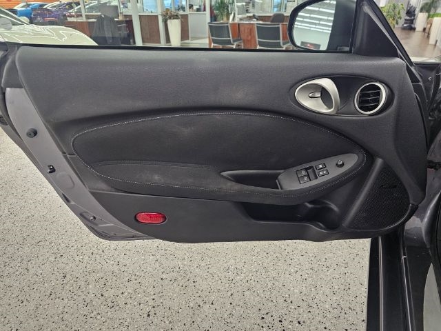 Nissan 370Z Coupe Sport Tech Manual 2017