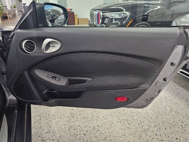 Nissan 370Z Coupe Sport Tech Manual 2017