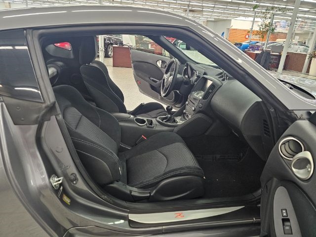 Nissan 370Z Coupe Sport Tech Manual 2017