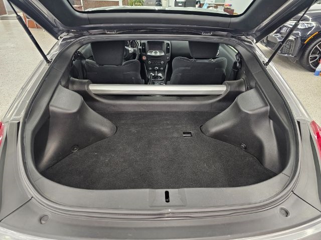 Nissan 370Z Coupe Sport Tech Manual 2017