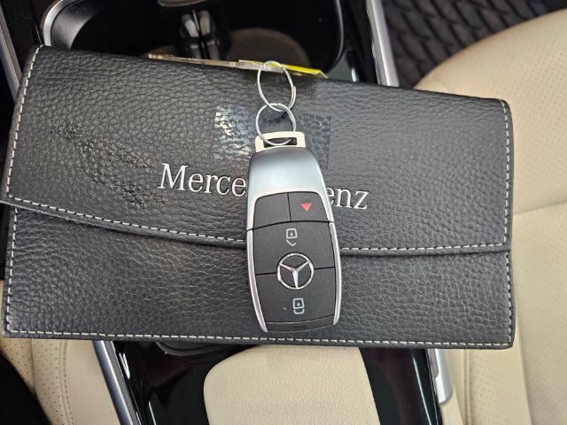 Mercedes-Benz GLB GLB 250 4MATIC SUV 2022