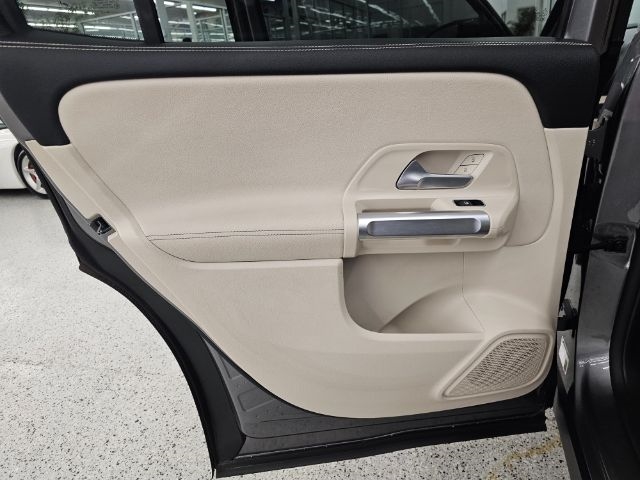 Mercedes-Benz GLB GLB 250 4MATIC SUV 2022