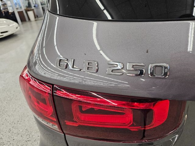 Mercedes-Benz GLB GLB 250 4MATIC SUV 2022