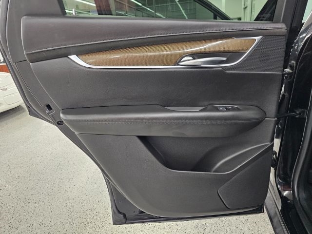 Cadillac XT5 AWD 4dr Platinum 2017