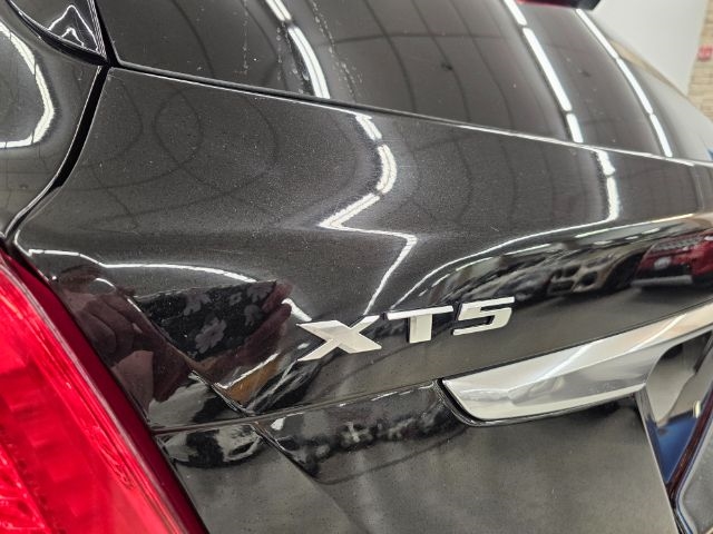 Cadillac XT5 AWD 4dr Platinum 2017