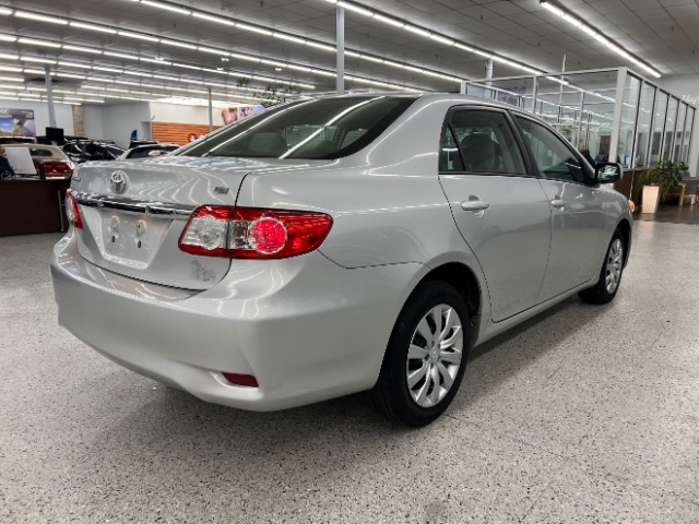 Toyota Corolla 4dr Sdn Auto LE (Natl) 2012