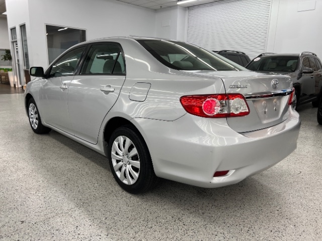 Toyota Corolla 4dr Sdn Auto LE (Natl) 2012