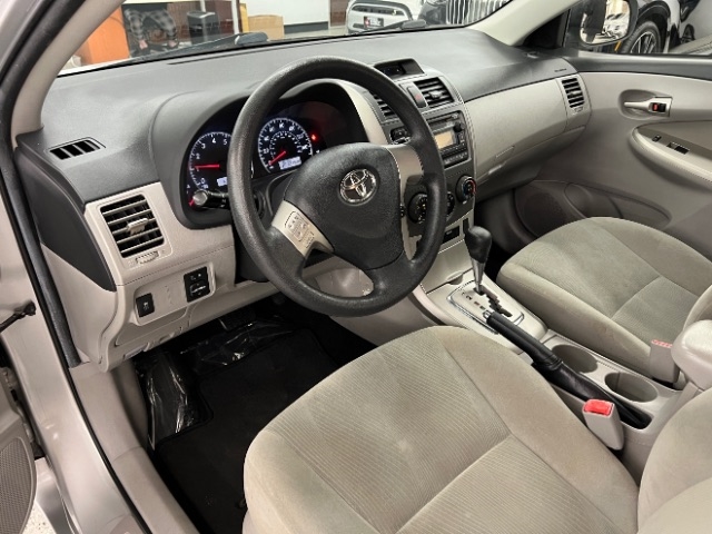 Toyota Corolla 4dr Sdn Auto LE (Natl) 2012