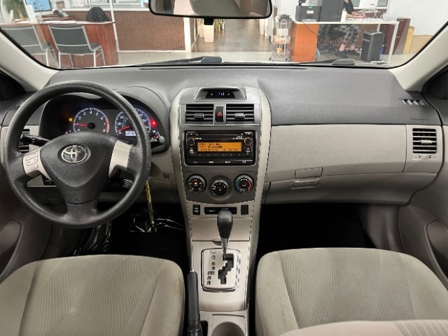 Toyota Corolla 4dr Sdn Auto LE (Natl) 2012