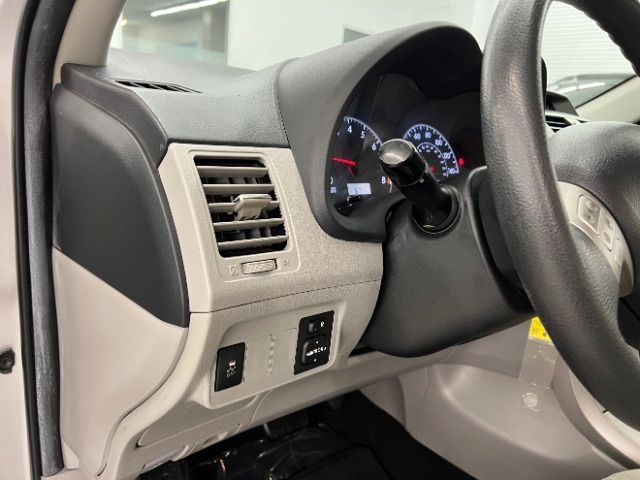 Toyota Corolla 4dr Sdn Auto LE (Natl) 2012