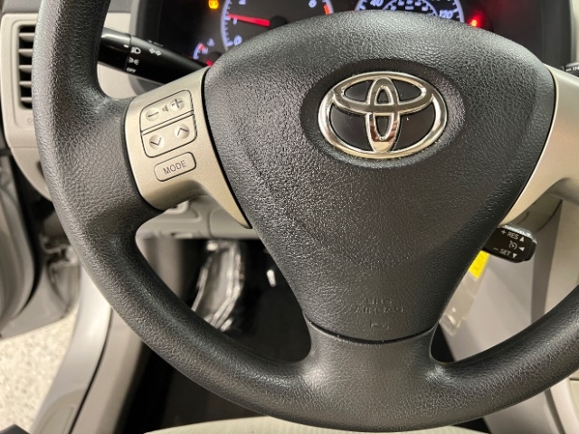 Toyota Corolla 4dr Sdn Auto LE (Natl) 2012