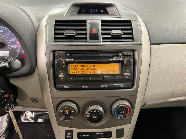 Toyota Corolla 4dr Sdn Auto LE (Natl) 2012