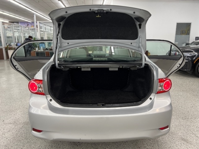 Toyota Corolla 4dr Sdn Auto LE (Natl) 2012