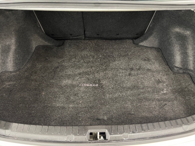 Toyota Corolla 4dr Sdn Auto LE (Natl) 2012