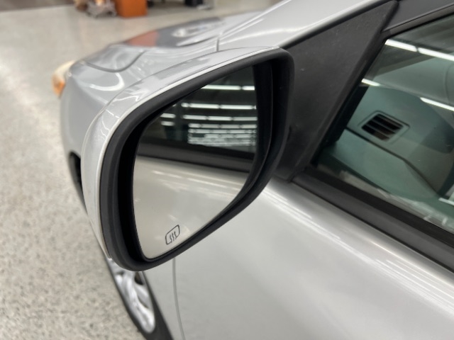 Toyota Corolla 4dr Sdn Auto LE (Natl) 2012