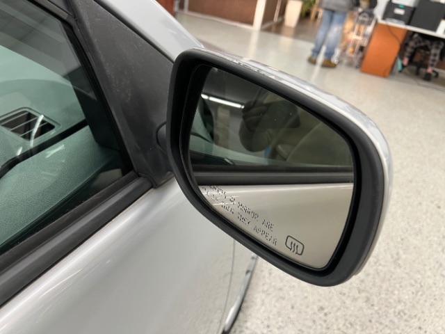 Toyota Corolla 4dr Sdn Auto LE (Natl) 2012