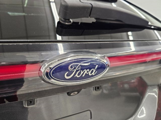 Ford Edge 4dr Titanium AWD 2015