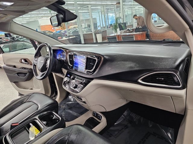 Chrysler Pacifica Touring-L FWD 2017