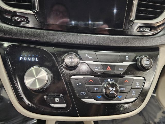 Chrysler Pacifica Touring-L FWD 2017