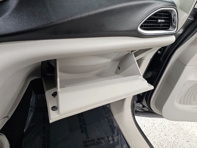 Chrysler Pacifica Touring-L FWD 2017