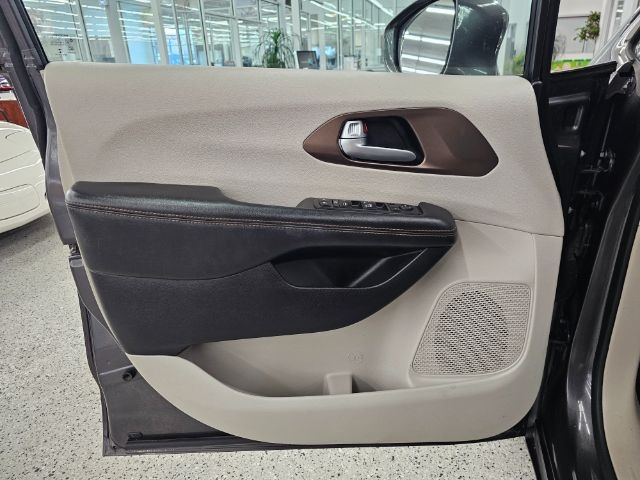 Chrysler Pacifica Touring-L FWD 2017