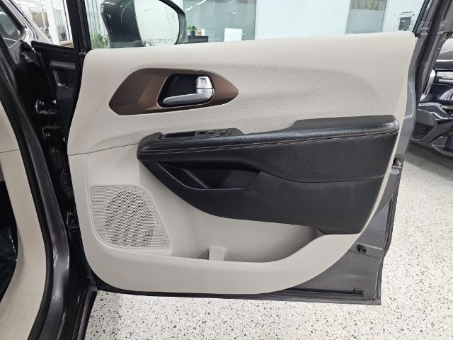 Chrysler Pacifica Touring-L FWD 2017