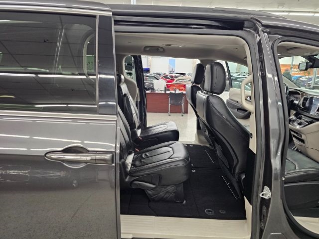 Chrysler Pacifica Touring-L FWD 2017