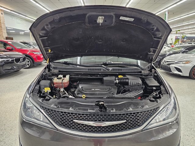 Chrysler Pacifica Touring-L FWD 2017