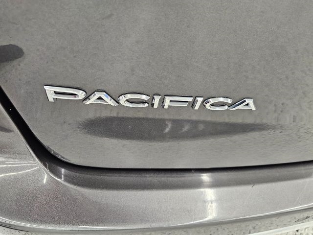 Chrysler Pacifica Touring-L FWD 2017