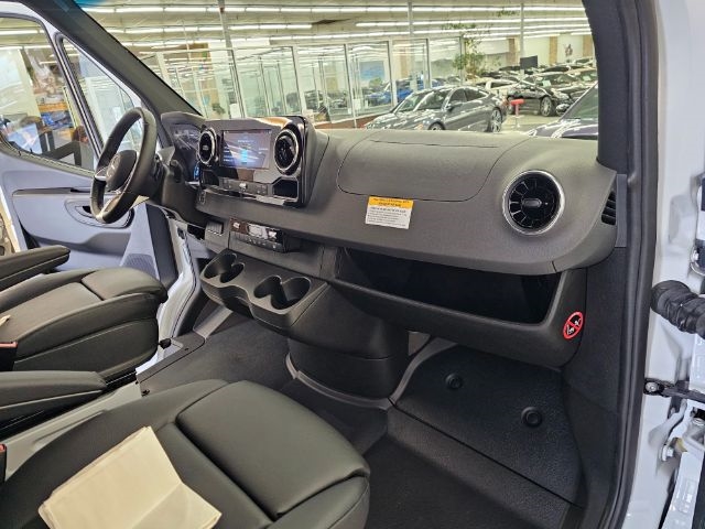 Mercedes-Benz eSprinter Cargo Van 2500 High Roof 170" RWD 2024