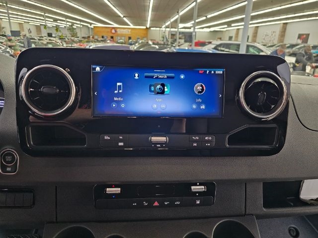 Mercedes-Benz eSprinter Cargo Van 2500 High Roof 170" RWD 2024