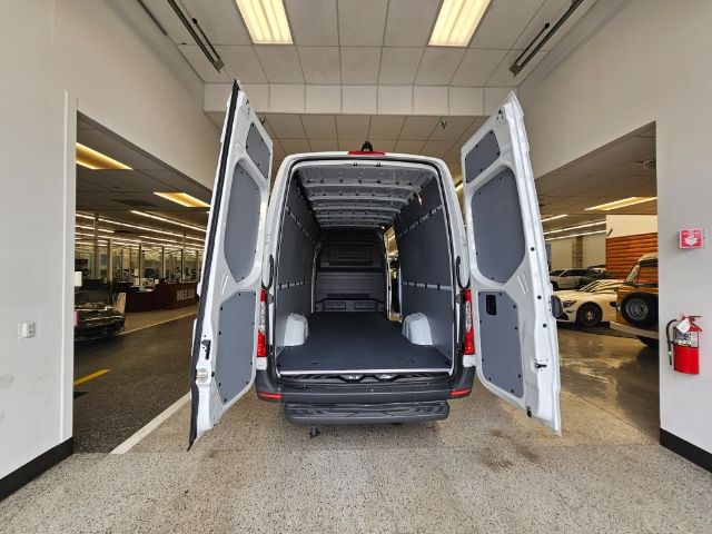 Mercedes-Benz eSprinter Cargo Van 2500 High Roof 170" RWD 2024
